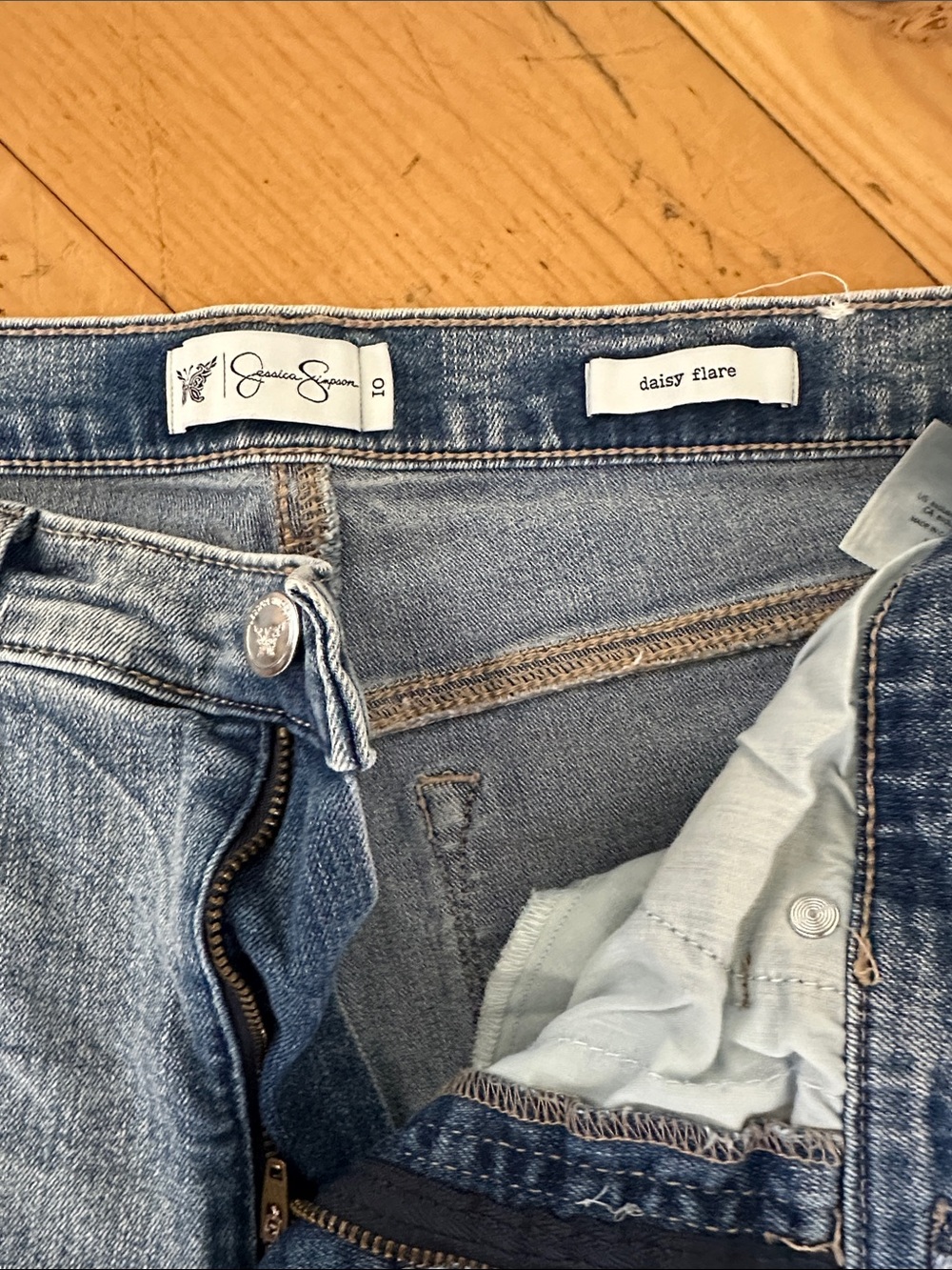 Jessica Simpson. Blue Embroidered Flared Jeans. Size 10 - Picture 4 of 9